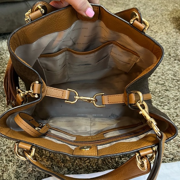 Michael Kors Brooklyn Large Logo Satchel - Picture 5 of 5